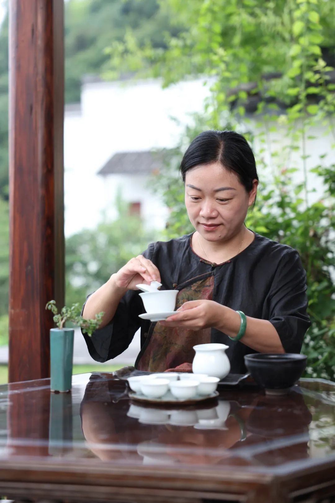 27年与茶相伴武夷茶艺非遗传承人在抖音电商传播品茶之道(图1)